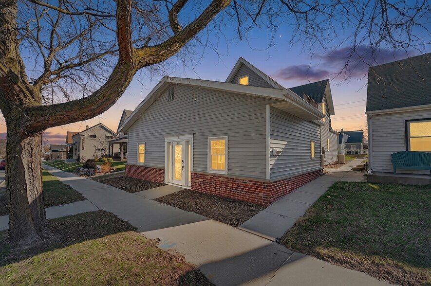 Primary Photo Of 533 S Main St, West Bend Office For Sale
