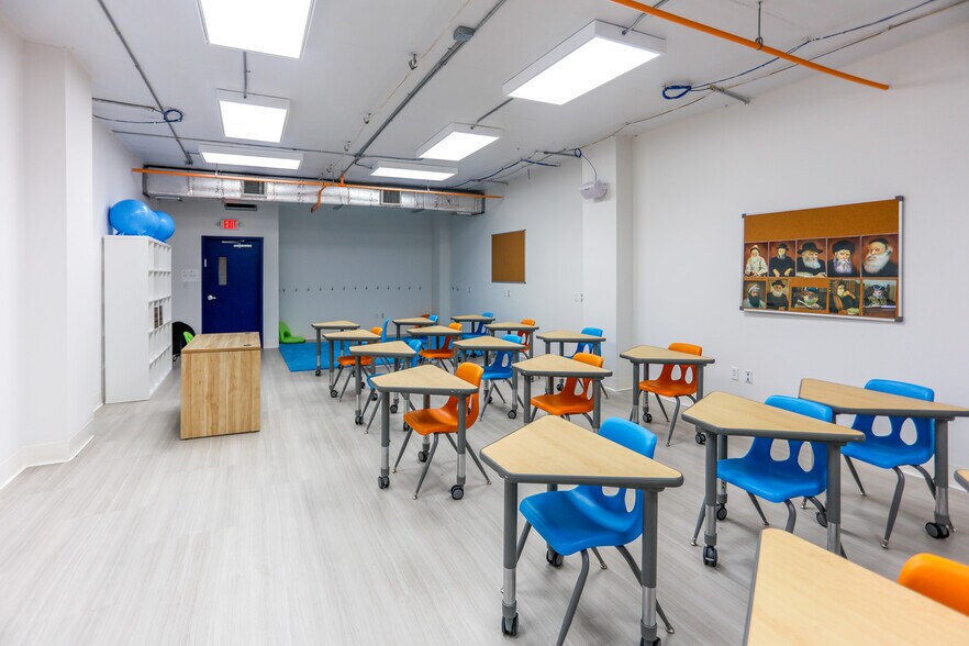 More Photos Of 1720 Harrison St, Hollywood Office Residential For Sale