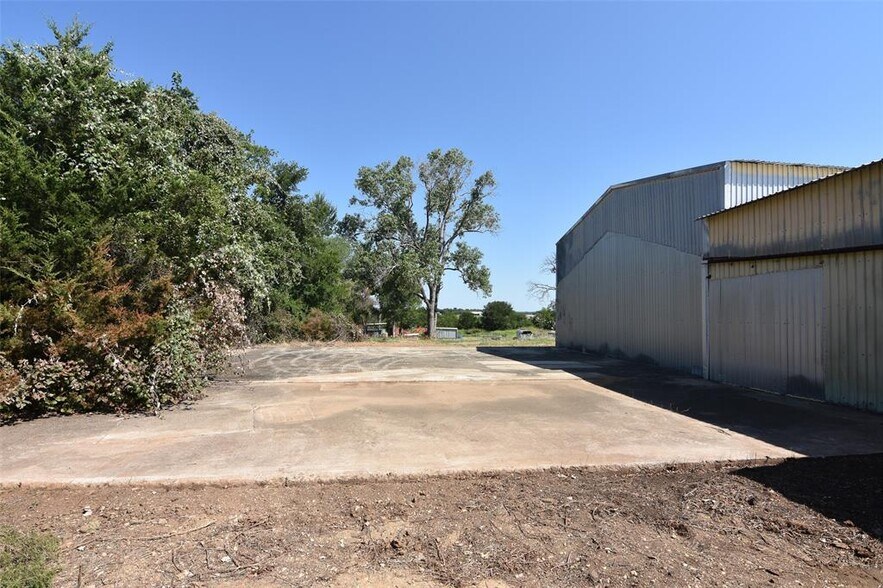 More Photos Of 3554 S Robinson Dr, Robinson Warehouse For Sale