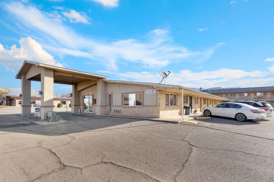 Primary Photo Of 2224 N White Sands Blvd, Alamogordo Hotel For Sale