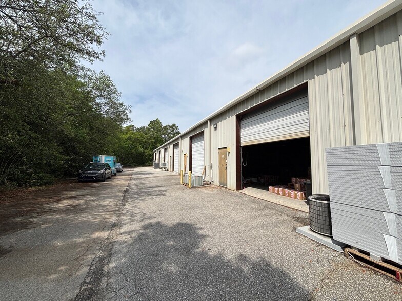 More Photos Of 110 Portwatch Way, Wilmington Light Distribution For Lease