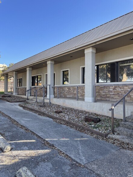 Primary Photo Of 16302 San Pedro Ave, San Antonio Veterinarian Kennel For Lease