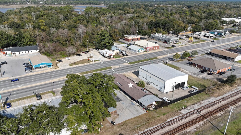 More Photos Of 1220 Bienville Blvd, Ocean Springs General Retail For Lease