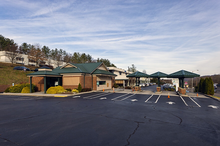 More Photos Of 1708 N Eastman Rd, Kingsport Bank For Sale