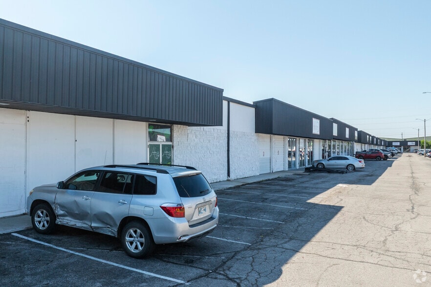 More Photos Of 8240-8290 E 41st St, Tulsa Unknown For Lease