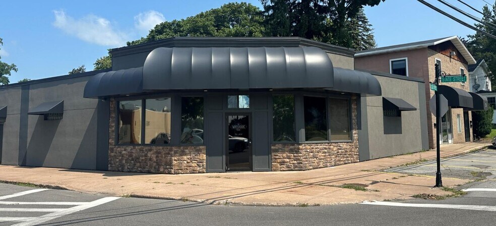 More Photos Of 60 State St, Phoenix Freestanding For Lease