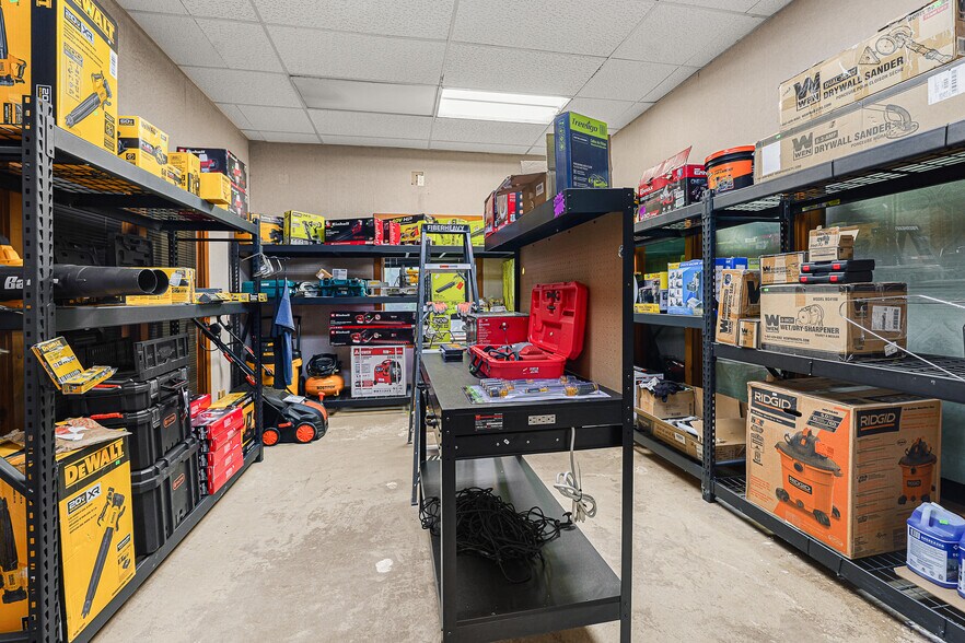 More Photos Of 254 Winnebago Dr, Fond Du Lac Office For Sale