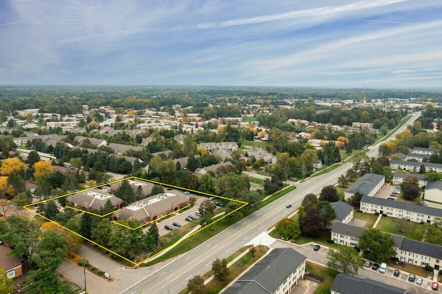 More Photos Of 36520 Grand River Ave, Farmington Hills Unknown For Lease