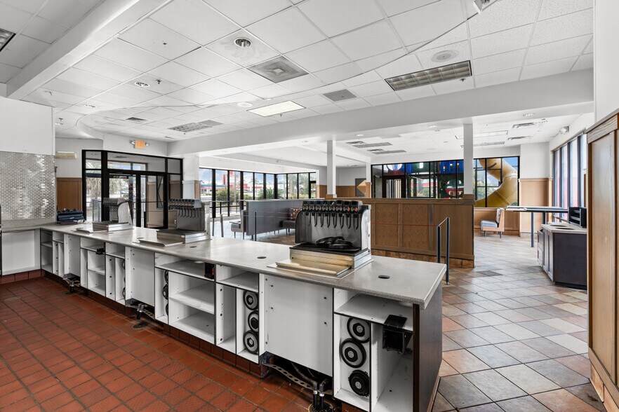 More Photos Of 1197 Lakes Blvd, Lake Park Fast Food For Lease