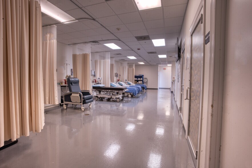 More Photos Of N Pepper Rd, Barrington Medical For Lease