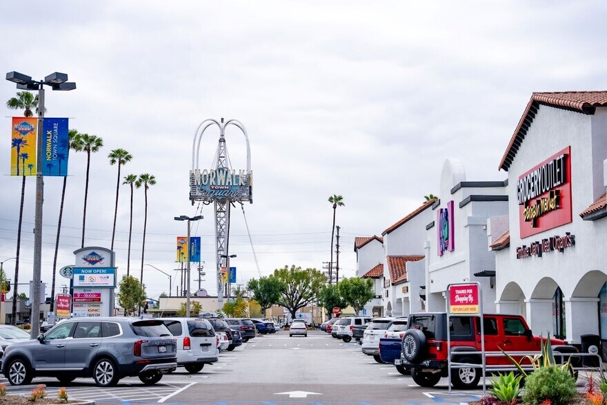 More Photos Of 11701-13927 Rosecrans Ave, Norwalk Unknown For Lease