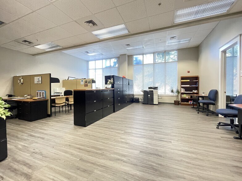 More Photos Of 300 E University Ave, Gainesville Office Residential For Sale