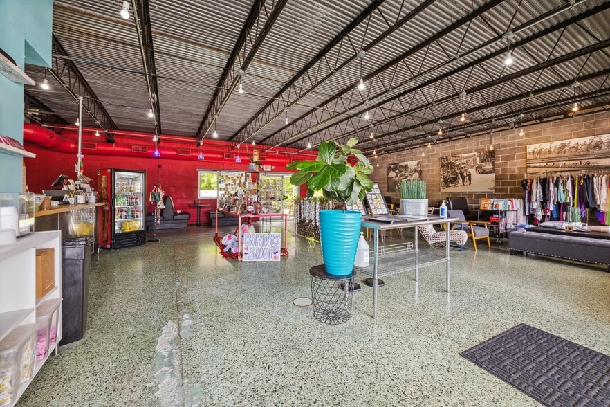 More Photos Of 602 E 20th St, Houston Restaurant For Lease