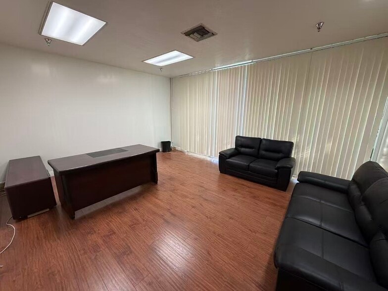 More Photos Of 6557 Flotilla St, Commerce Manufacturing For Lease