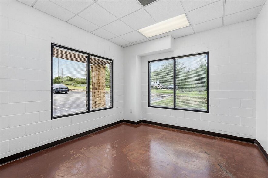 More Photos Of 2100 E Highway 290, Dripping Springs Flex For Lease