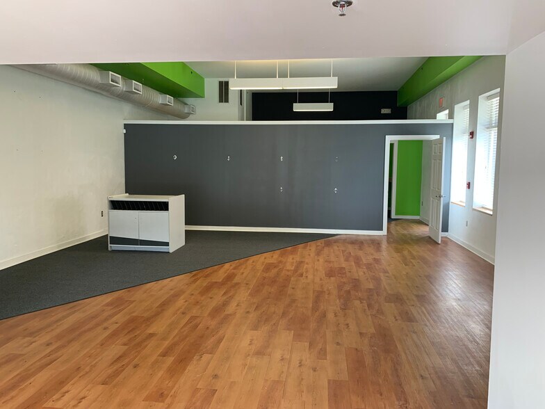 More Photos Of 150 E Thomas St, Rocky Mount General Retail For Lease