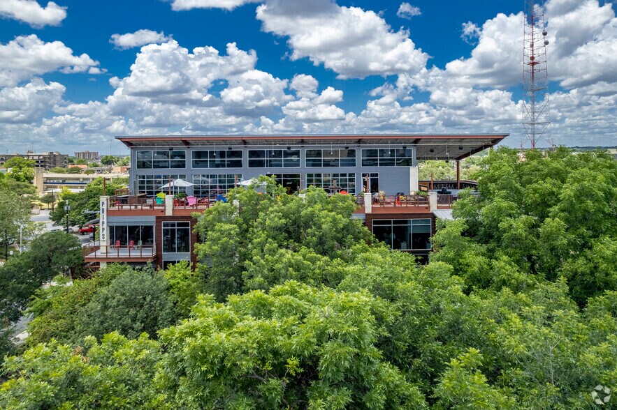 More Photos Of 102 9th St, San Antonio Office For Sale