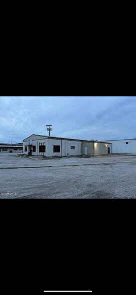 Primary Photo Of 108 Dairy st, Monett Office For Sale