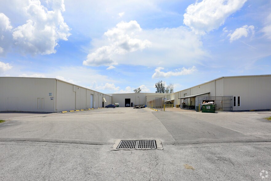 More Photos Of 12200 34th St N, Clearwater Warehouse For Lease