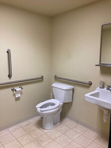 More Photos Of 323 W Superior St, Duluth Storefront Retail Office For Sale
