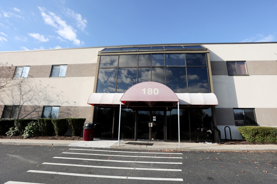 More Photos Of 180 White Rd, Little Silver Medical For Lease