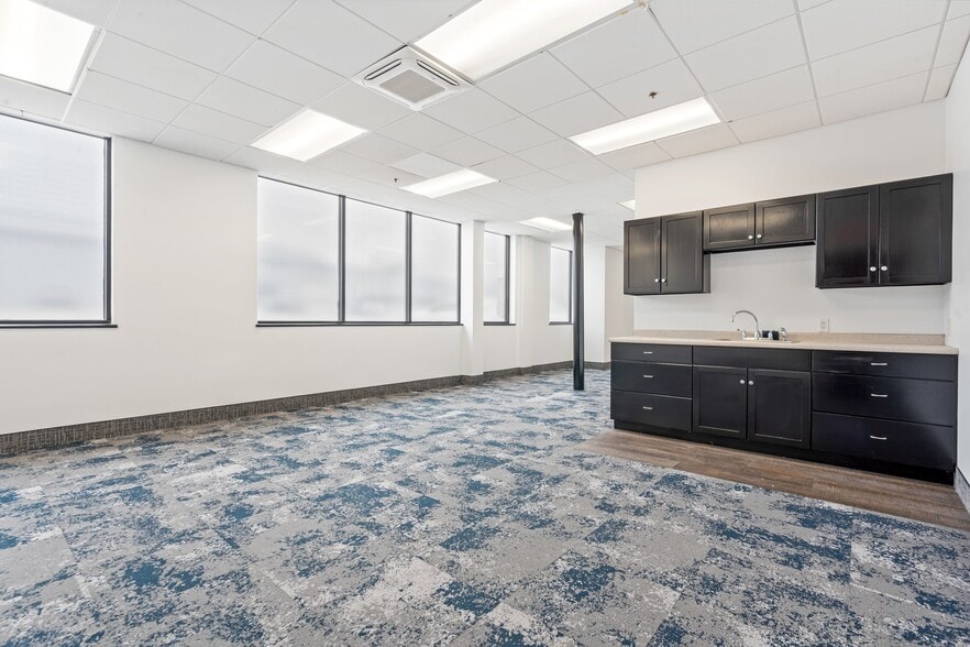 More Photos Of 920 Lafayette Rd, Seabrook Unknown For Sale