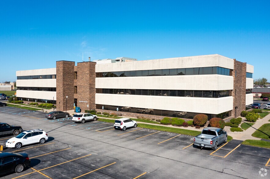 Primary Photo Of 4901 Towne Centre Rd, Saginaw Office For Sale