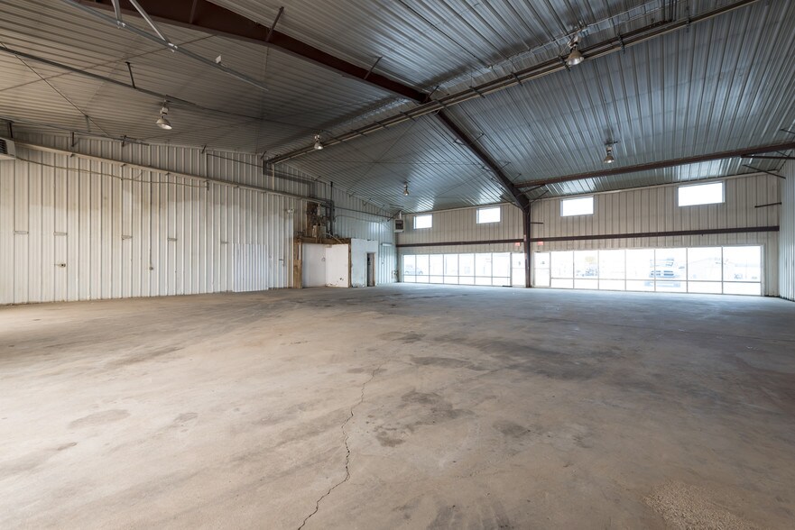 More Photos Of 145 MacMillan Rd, Fort McMurray Flex For Lease