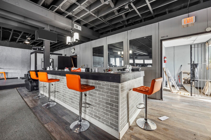 More Photos Of 2600 N Florissant Ave, Saint Louis Flex For Sale