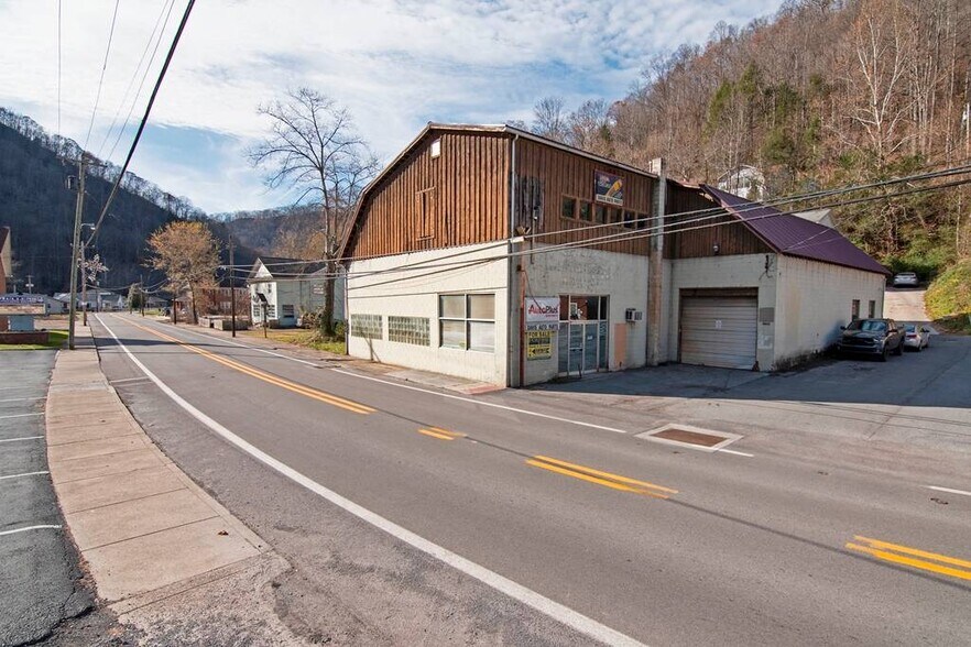More Photos Of 1002 Guyandotte Ave, Mullens Storefront For Sale