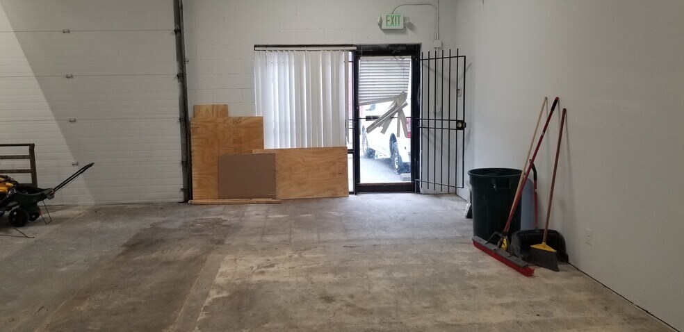 More Photos Of 700 Ritchie Rd, Capitol Heights Light Manufacturing For Lease