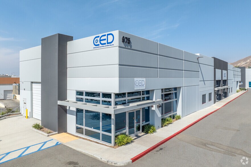 Primary Photo Of 975 Marlborough Ave, Riverside Showroom For Lease