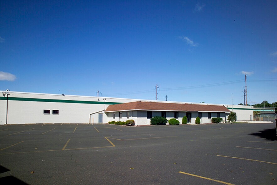 More Photos Of 1750 Woodhaven Dr, Bensalem Warehouse For Lease