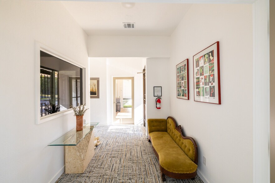 More Photos Of 3915 McKinney St, Houston Light Distribution For Lease