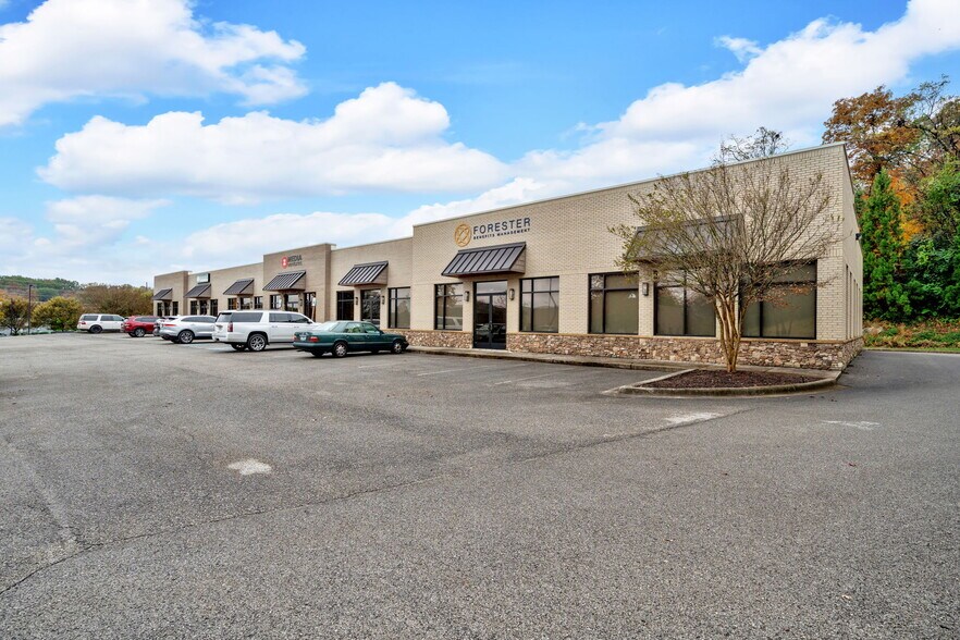 More Photos Of 1909 Pinnacle Pointe Way, Knoxville Office For Lease