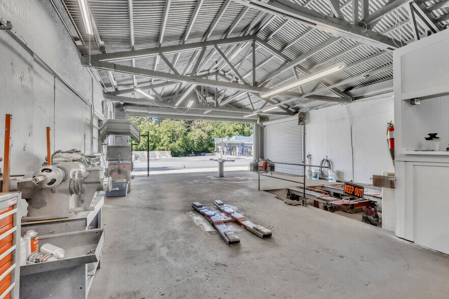 More Photos Of 4040 San Pablo Dam Rd, El Sobrante General Retail For Sale