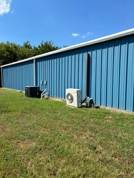 More Photos Of 19059 State Highway 274, Kemp Warehouse For Sale