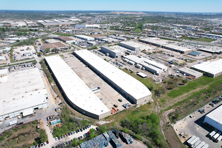 More Photos Of 8790 Wallisville Rd, Houston Warehouse For Lease
