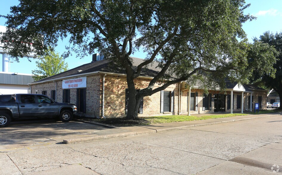 More Photos Of 4654 Highway 6 N, Houston Unknown For Lease
