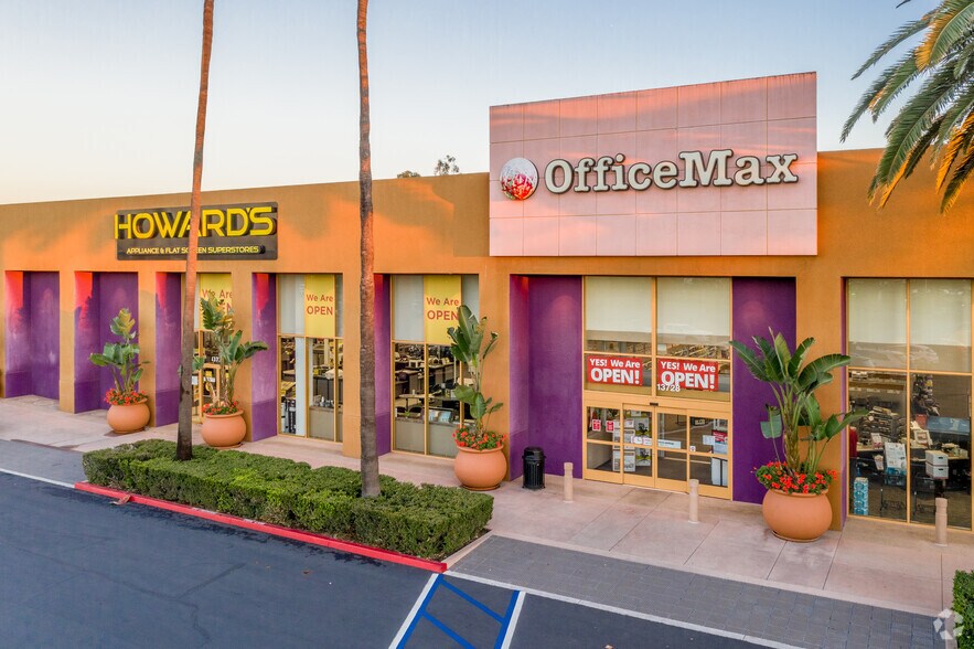 More Photos Of 2915-3011 El Camino Real, Tustin Unknown For Lease