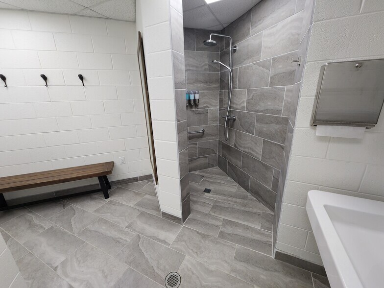 More Photos Of 501 Howell Rd, Greenville Office For Lease