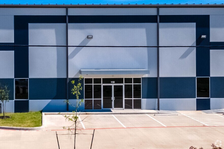 More Photos Of 1133 E Airtex Dr, Houston Distribution For Lease