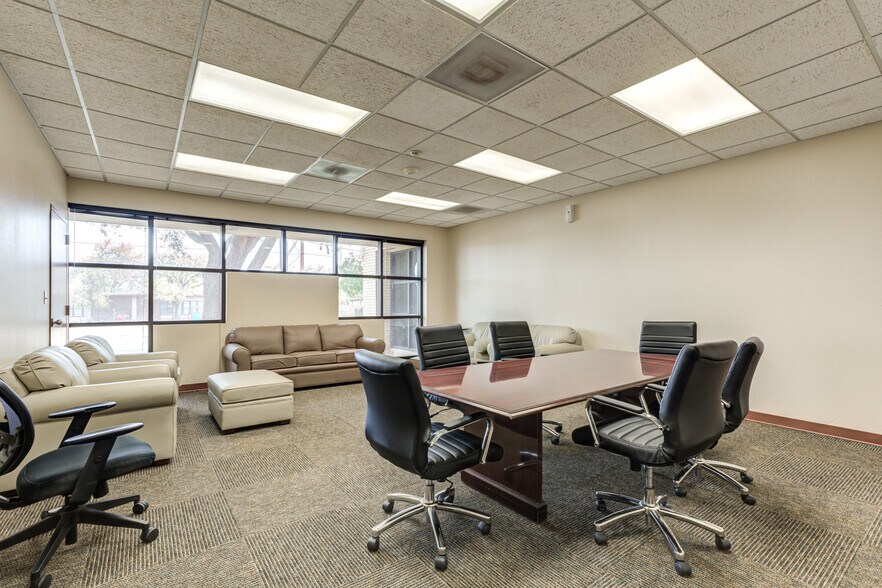 More Photos Of 3802-3806 Interstate 27, Lubbock Office For Sale