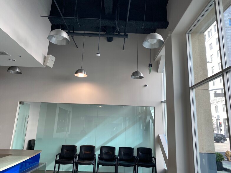 More Photos Of 1000 S Hope St, Los Angeles Apartments For Lease