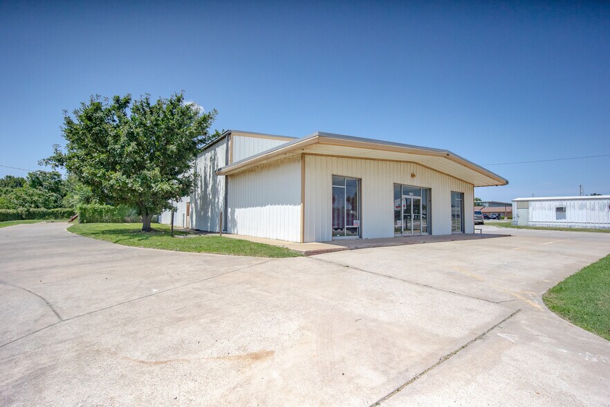 More Photos Of 6845 S Western Ave, Oklahoma City Distribution For Sale