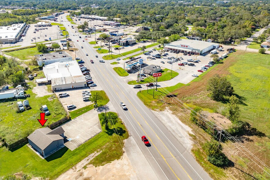 More Photos Of 1228 E Mulberry St, Angleton Bar For Sale