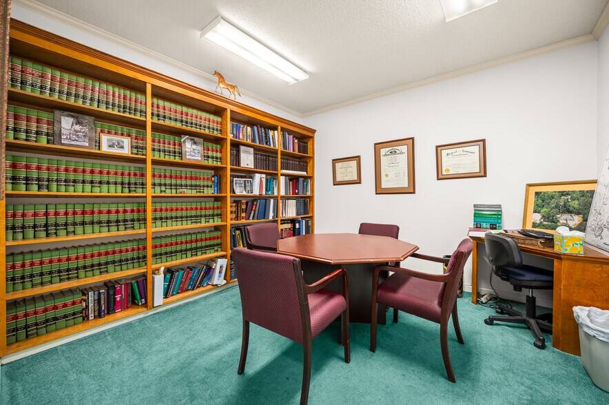 More Photos Of 1603 Melrose St, Pineville Office For Sale