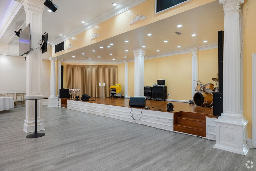 More Photos Of 4109-4117 W Pico Blvd, Los Angeles Office For Sale