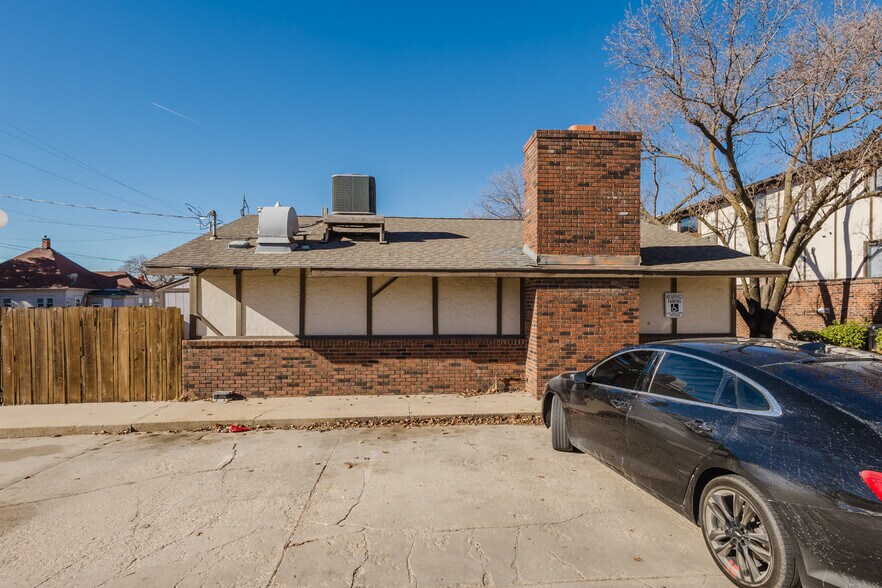 More Photos Of 401 E Avenue A, Hutchinson Apartments For Sale