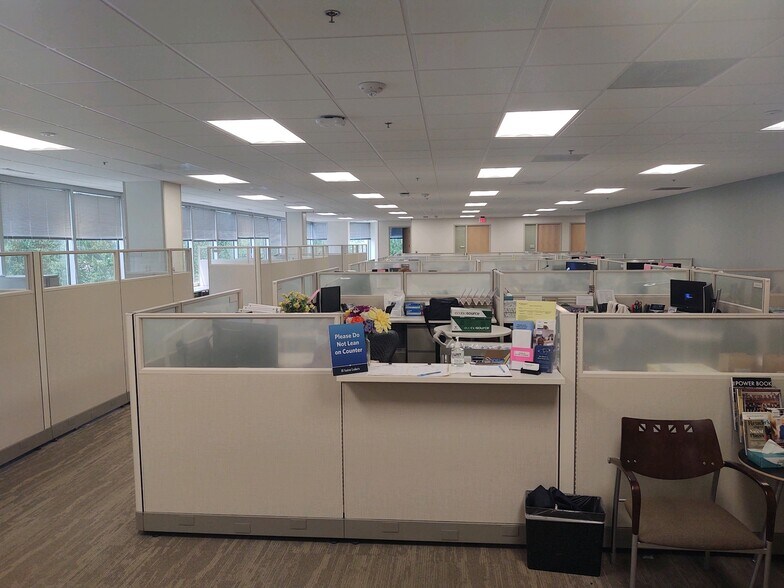 More Photos Of 903 E 104th St, Kansas City Office For Lease